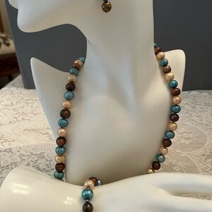 HONORA PEARLS SET includes necklace earrings and bracelet